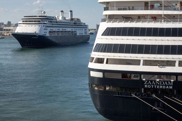 Le MS Rotterdam et le MS Zaandam ont accosté peu avant minuit, heure française, dans le port d'Everglades (Fort Lauderdale) en Floride, le 2 avril 2020.