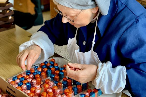 Hommage à la Champagne-Ardenne et au département, la spécialité du monastère, ce sont les bouchons. Ces chocolats sont fourrés au marc de Champagne