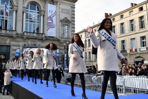 Défilé des 30 candidates à l'élection de Miss France à Montpellier le 3 décembre 2016.