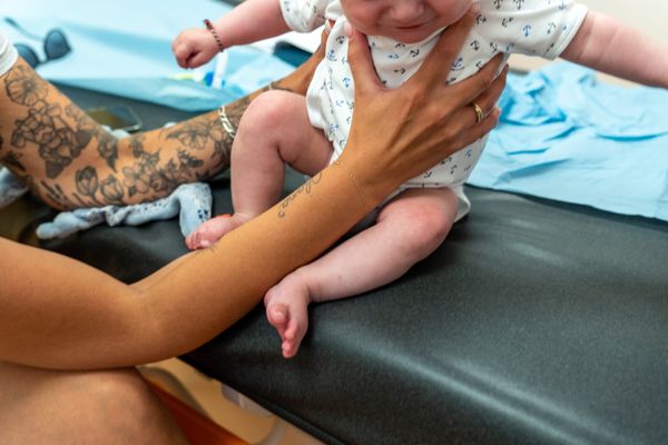 Douze régions basculent en épidémie de bronchiolite dans l'Hexagone. Les Hauts-de-France sont classés en vigilance rouge depuis maintenant 3 semaines.