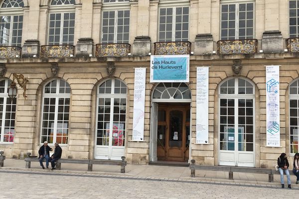 A Nancy, place Stanislas, devant l'Opéra national de Lorraine en avril 2019